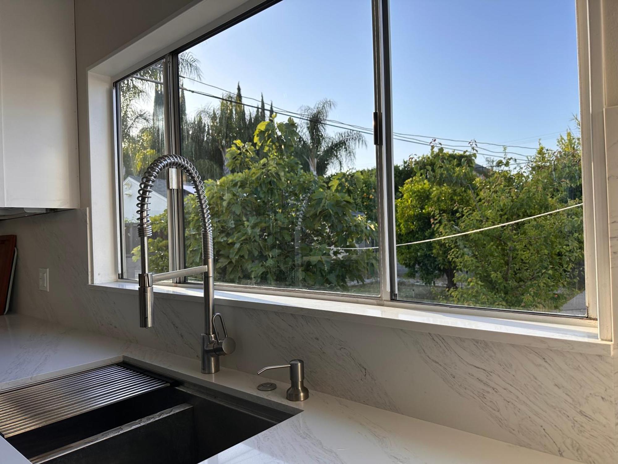 Newly Remodelled Angeles House With Access To Pool Holiday home *